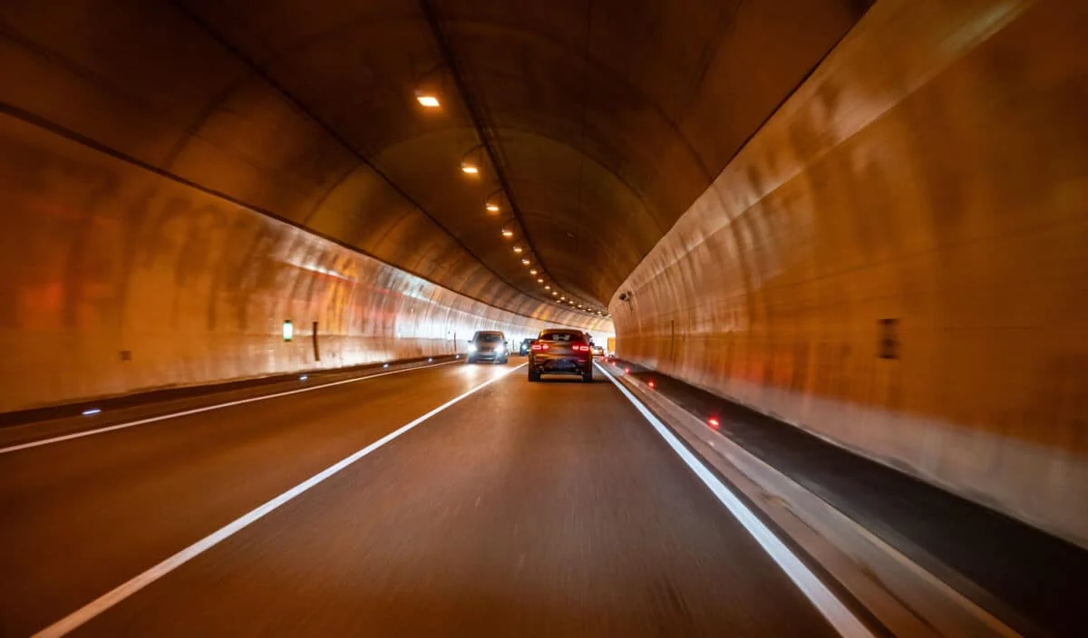 10 Stunden gewonnen, Tausende von Kilometern vermieden: der Tunnel, der die Welt schockieren wird