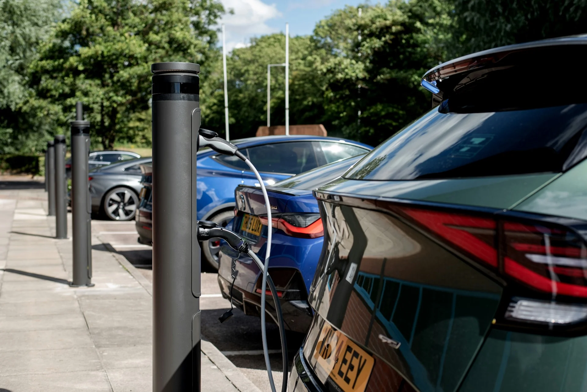 Diese neue Steuer auf Elektroautos setzt sich überall auf der Welt durch
