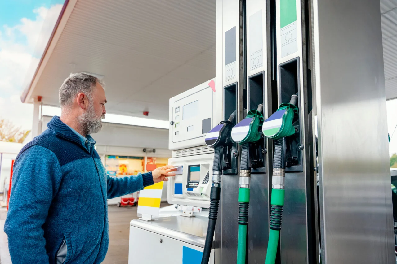 Ich bin reingelegt worden, das ist peinlich: Dieser perfide Betrug bringt Autofahrer an der Tankstelle in die Falle