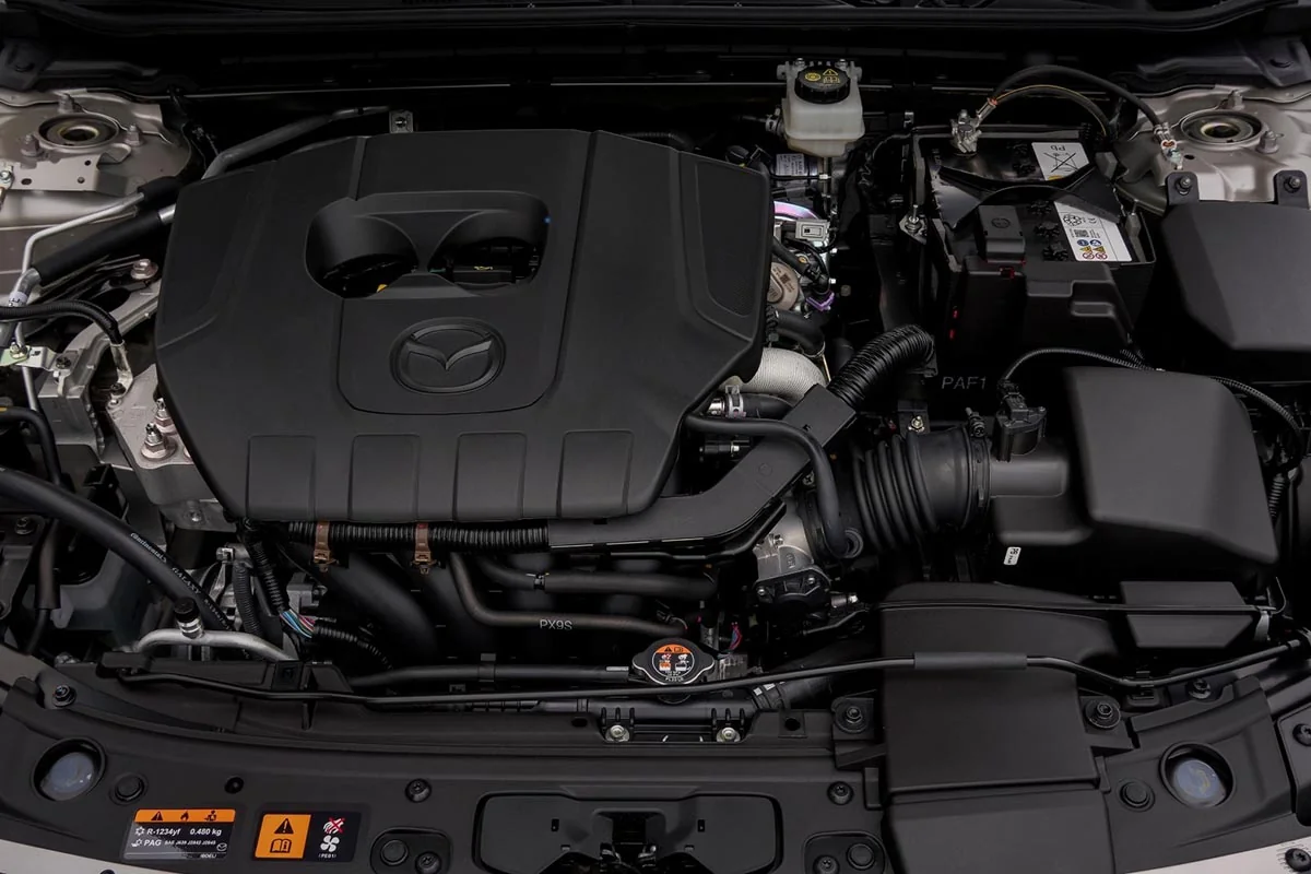 Sie packt den größten Motorblock ihrer Klasse ein, ein Getriebe, das eines MX-5 würdig ist, und verbraucht 5,9 Liter: Diese Japanerin vollbringt Wunder